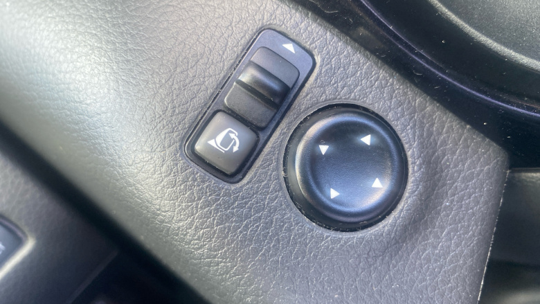 Nissan Qashqai 1.3 DiG-T Acenta Premium 5dr Petrol Hatchback